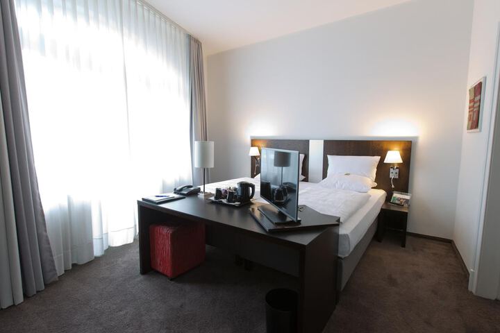 Room 27 of 70
