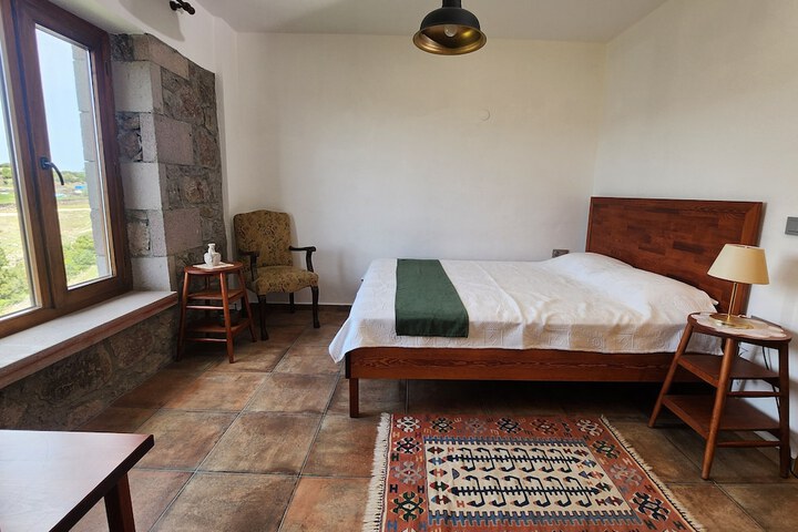 Room 6 of 63