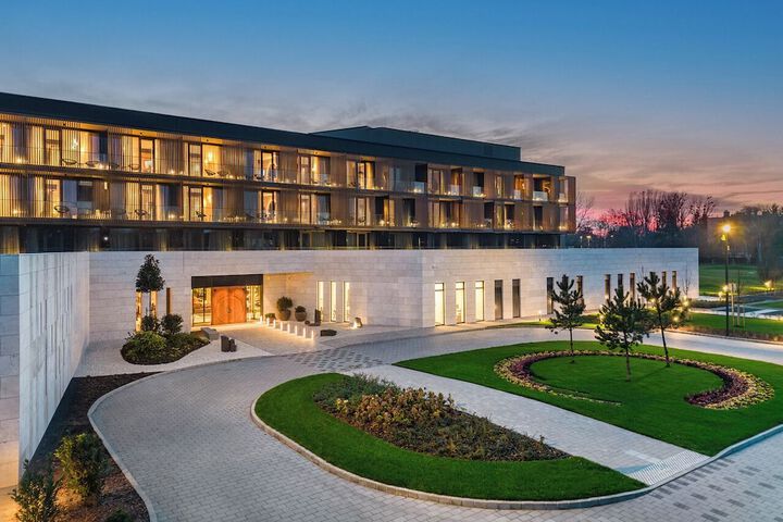 Hotel Exterior 36 of 38