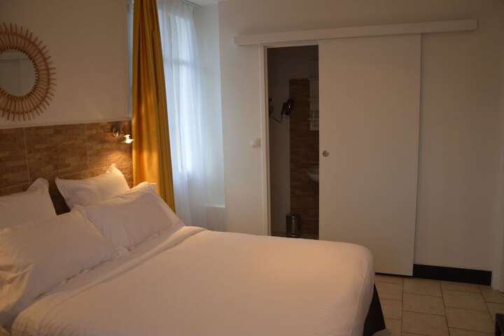 Room 9 of 28