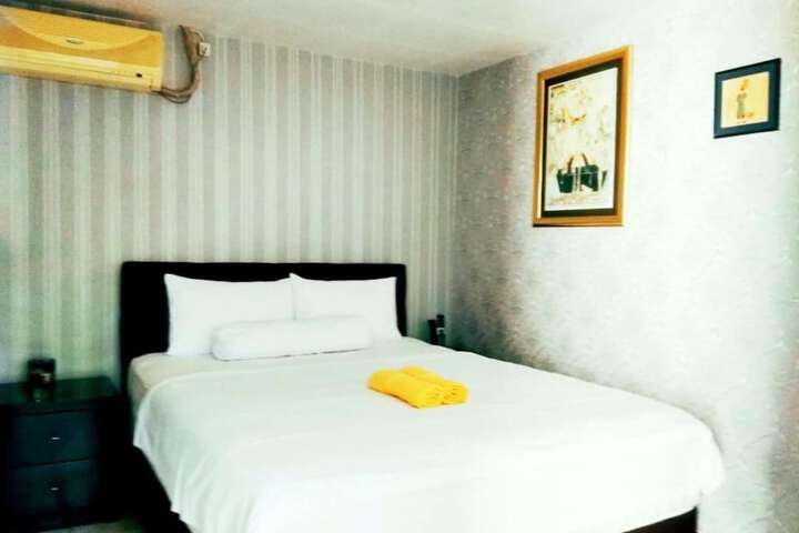Room 17 of 34