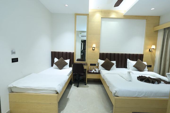 Room 18 of 136