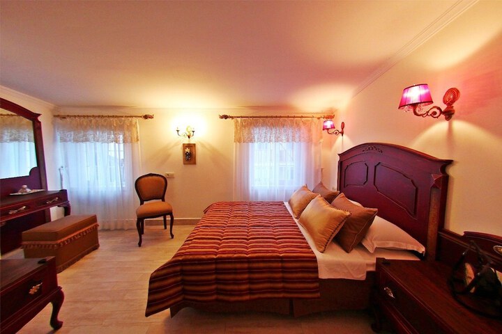 Room 13 of 80