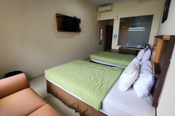 Room 53 of 184