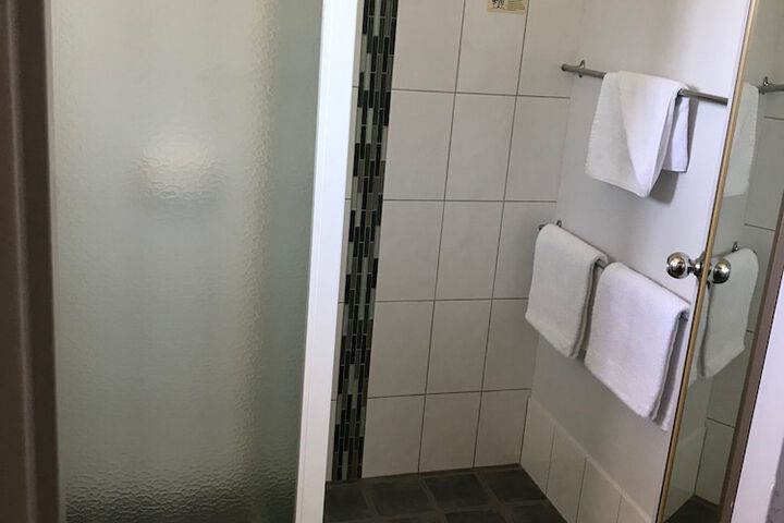 Room 27 of 81