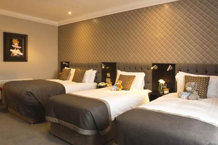 Room 4 of 27