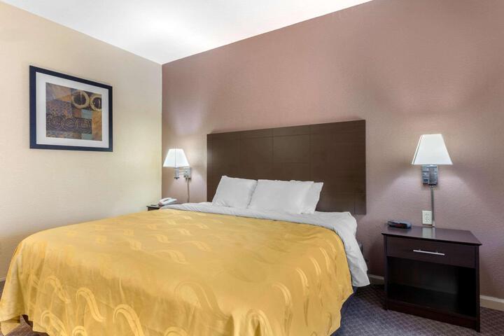 1 King Bed Accessible (15 of 15)
