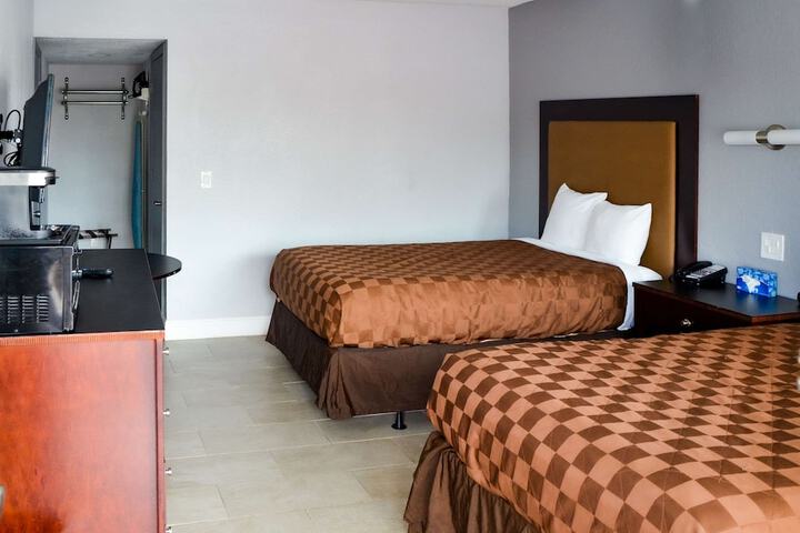 2 Double Beds (3 of 23)