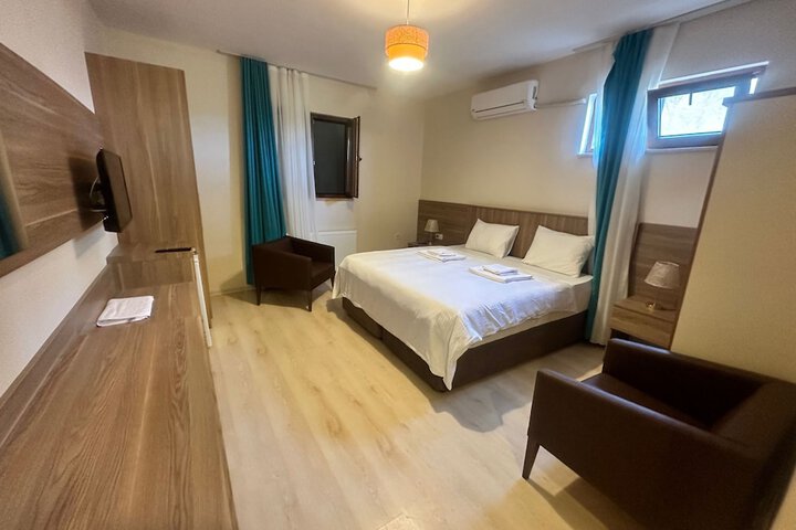 Room 9 of 27