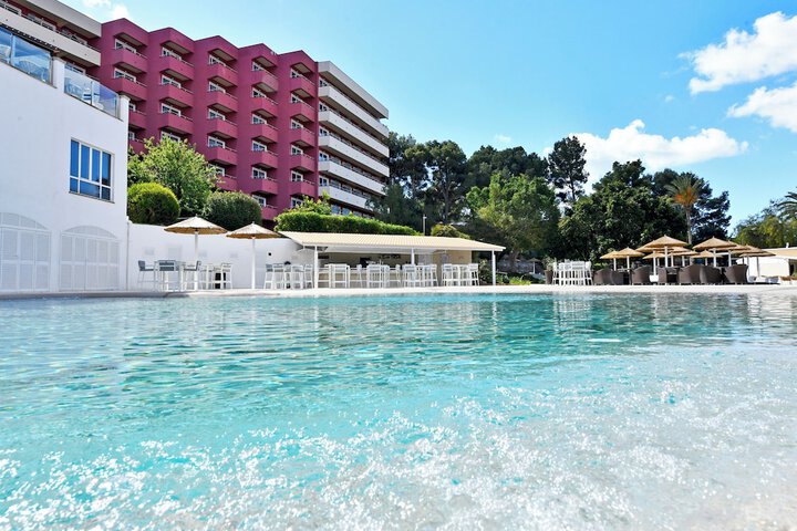 Pools & Facilities
