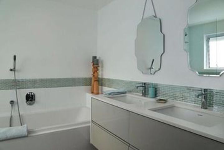 Room 2 of 6