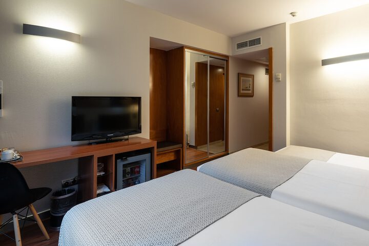 Room 5 of 50