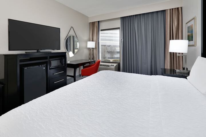 1 King Bed (7 of 17)
