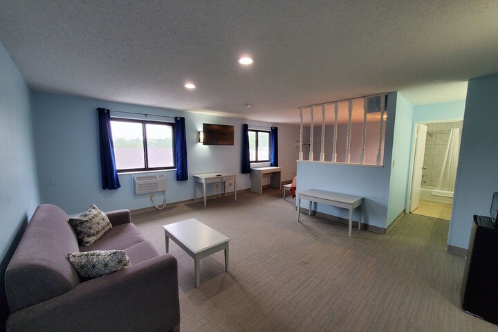 Double Accessible Queen Size Bed (2 of 17)