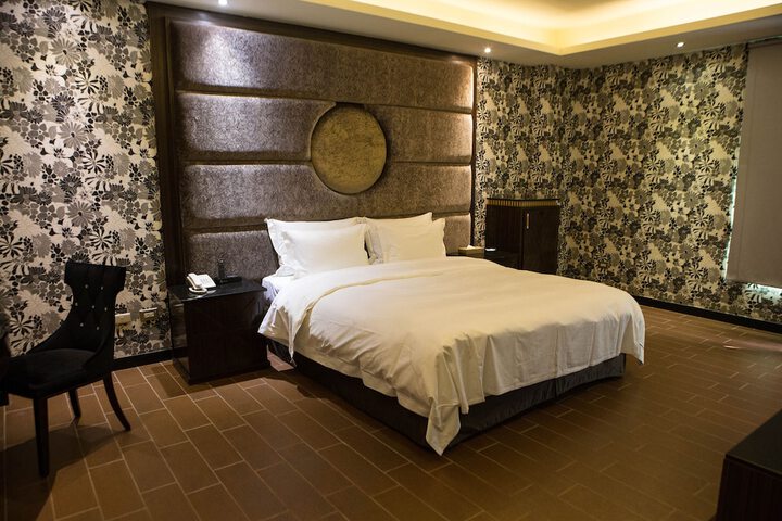 Room 28 of 79