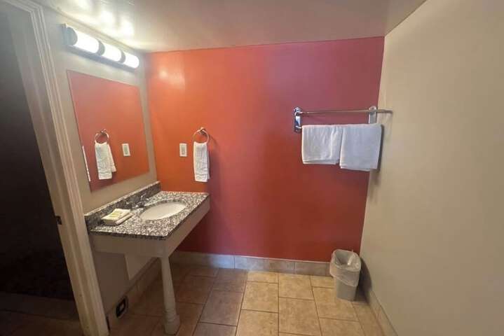 Room 8 of 10