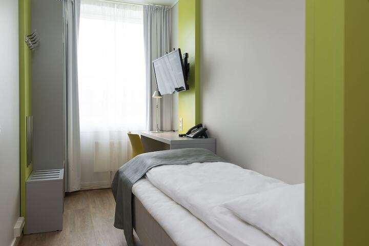Room 8 of 55