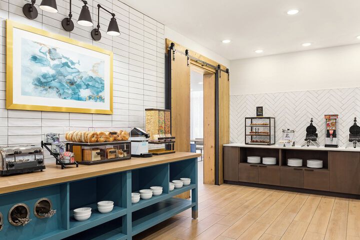 Breakfast/Coffee Service 22 of 32