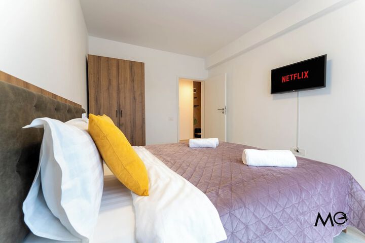 Room 102 of 653