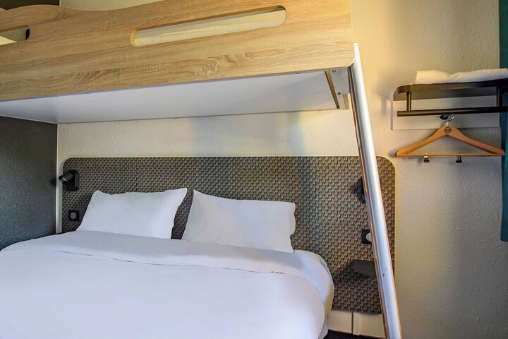 Room 12 of 28