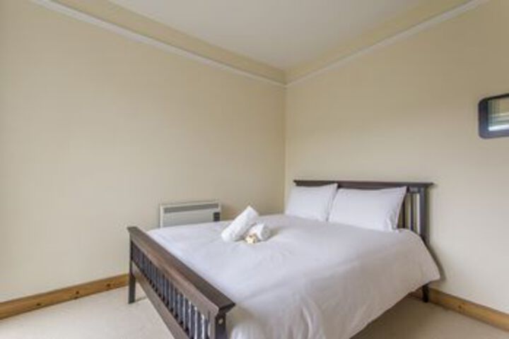 Room 5 of 16