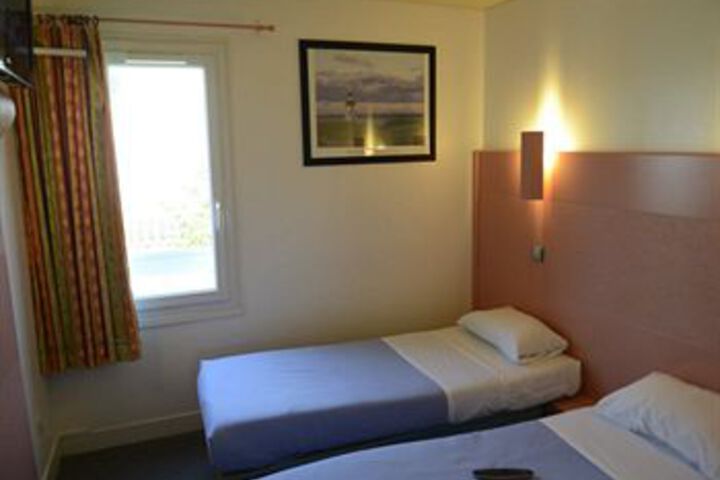 Room 26 of 40