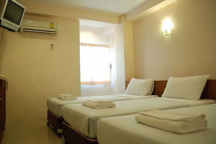 Room 12 of 28