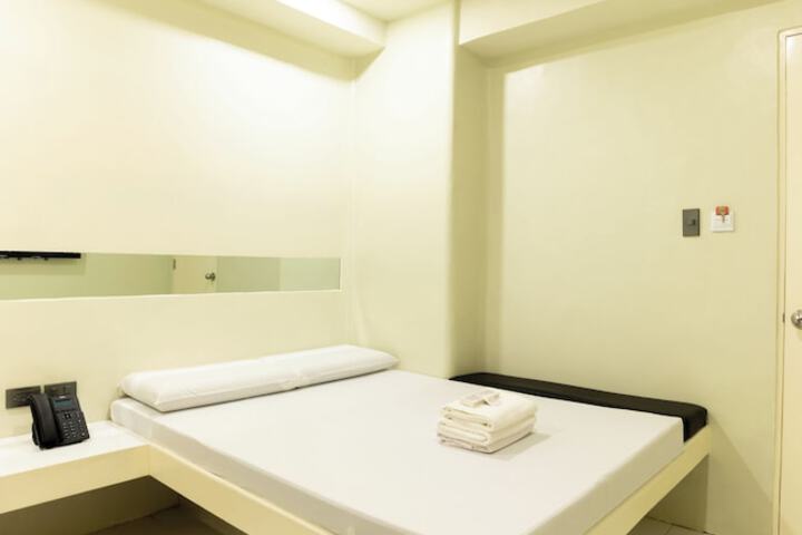 Room 7 of 19