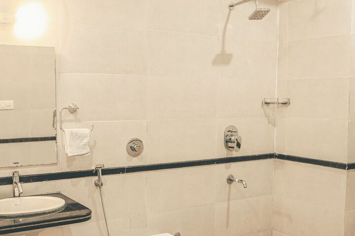 Room 25 of 29