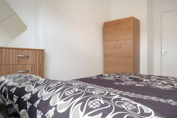 Room 2 of 10