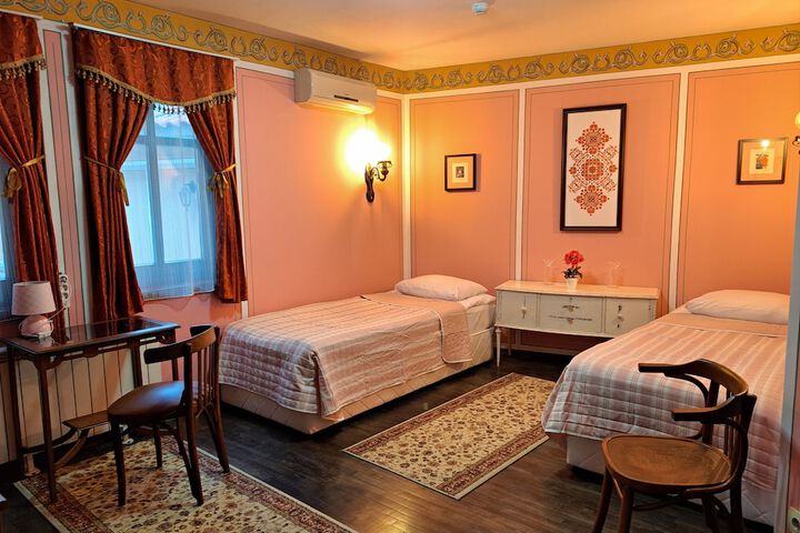 Room 27 of 47