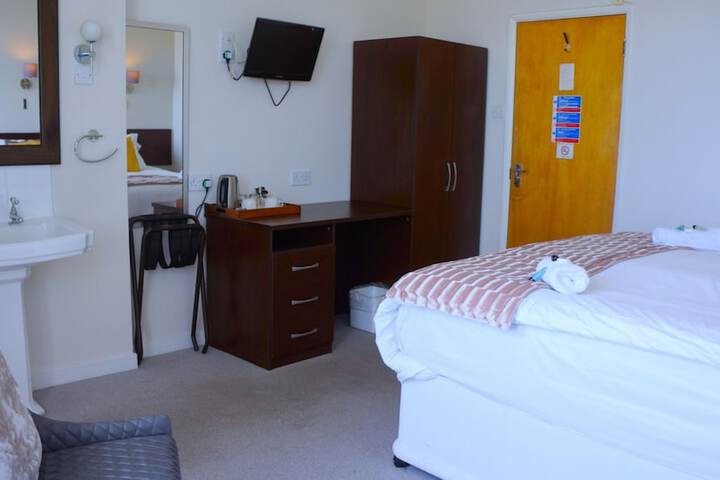 Room 83 of 162