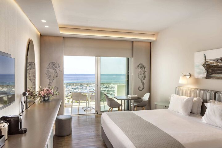 Room 40 of 154