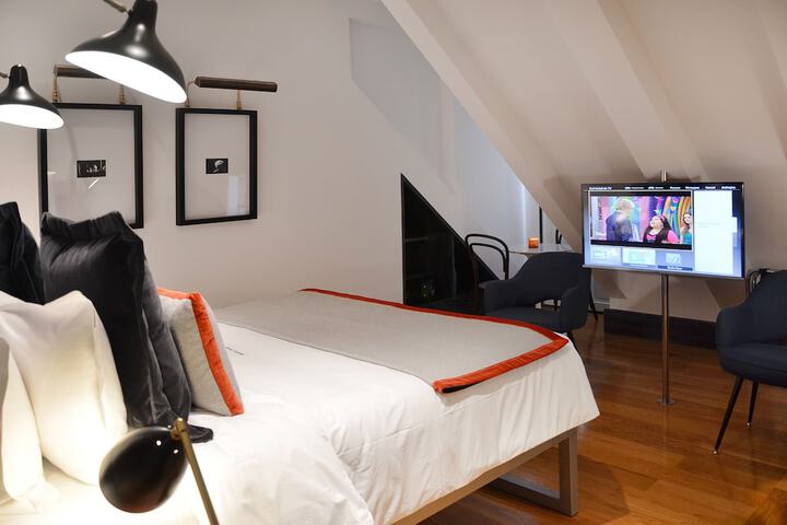 Room 35 of 143