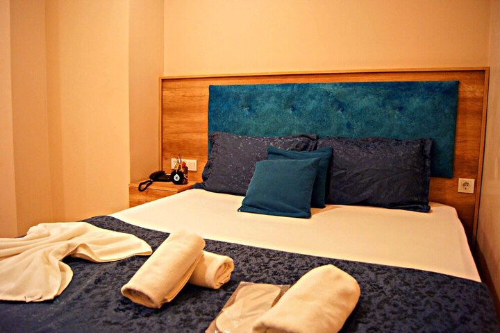 Room 7 of 18