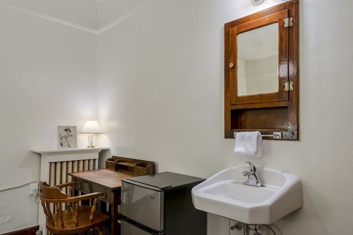 Room 20 of 42