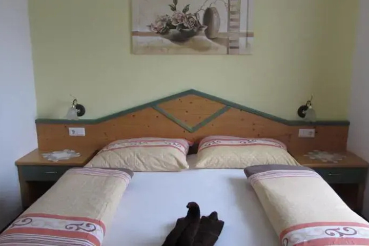 Room 6 of 23