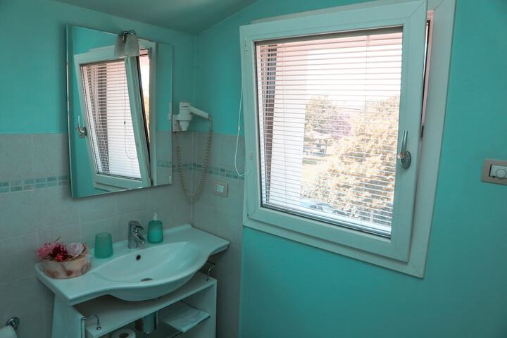 Room 33 of 58