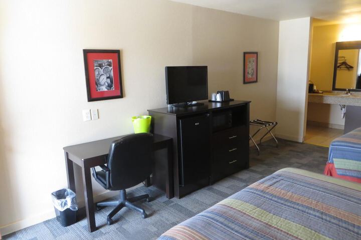 Room 12 of 32