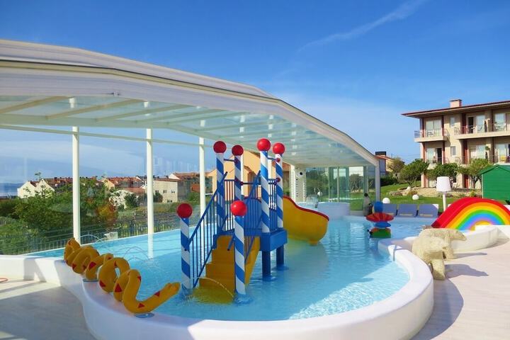 Hotel Pool