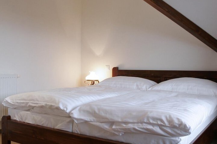 Room 8 of 32