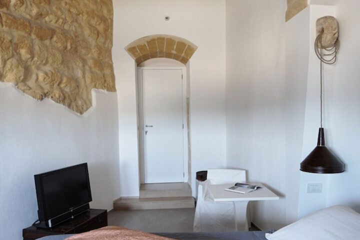 Room 3 of 28