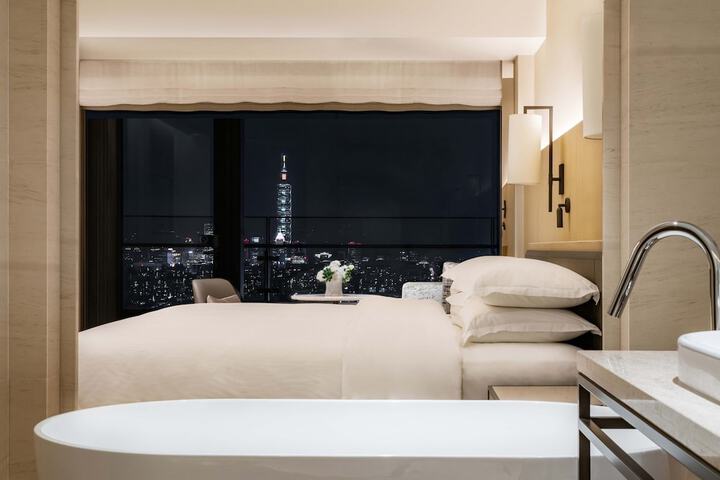 Room 21 of 106