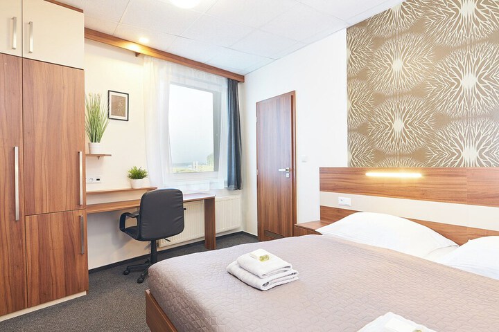 Room 15 of 77