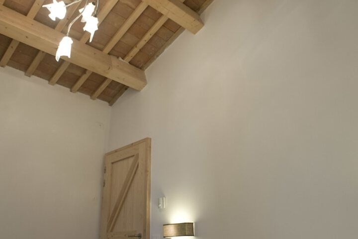 Room 2 of 60