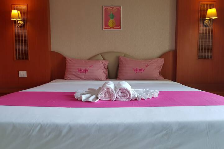 Room 12 of 83