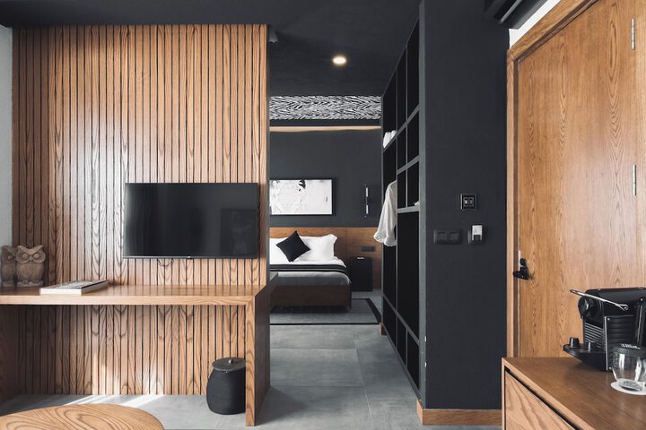 Room 33 of 104