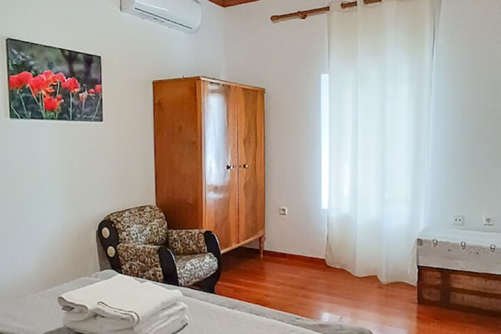 Room 8 of 44