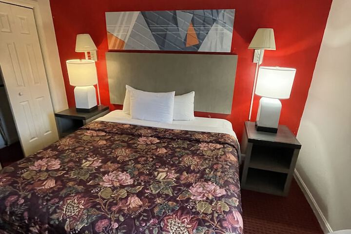 Basic Studio Suite King Bed (9 of 14)