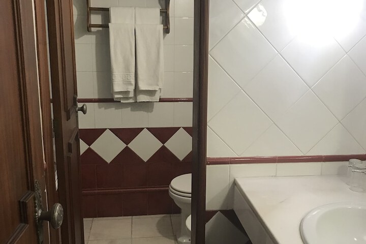 Room 53 of 98